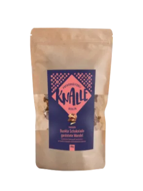 Popcorn mit dunkler Schokolade und gerösteten Mandeln