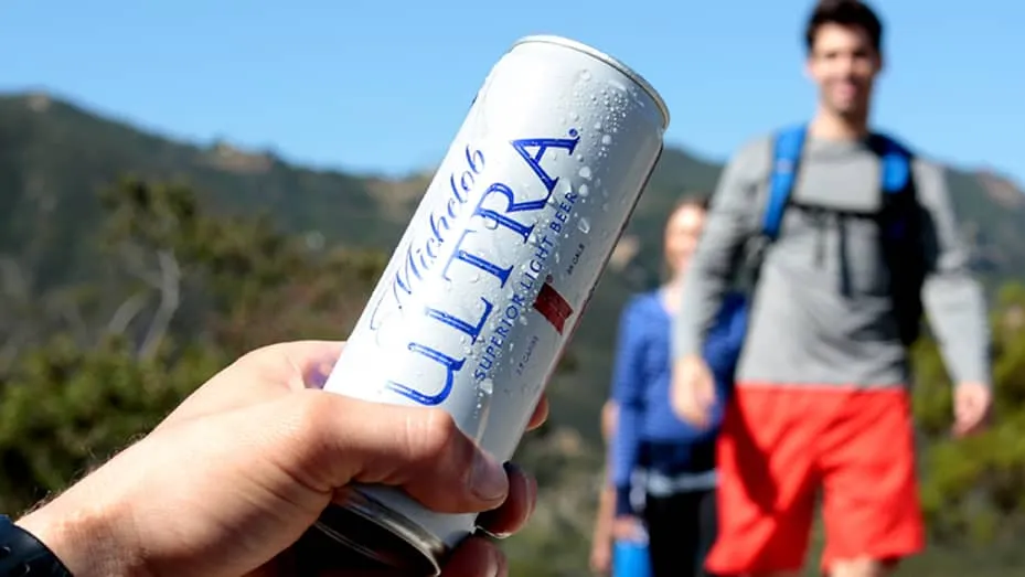 Michelob Ultra – Das leichte Lagerbier in der 355 ml Dose mit 4,2% Vol.