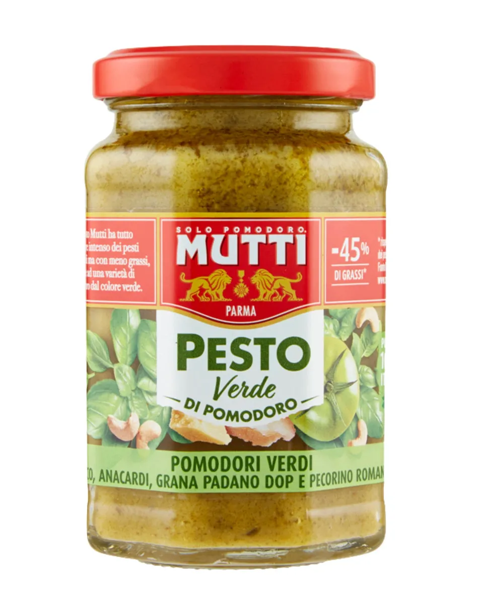 Tomatenpesto mit grünen Tomaten, Basilikum, Cashewnüssen und Hartkäse